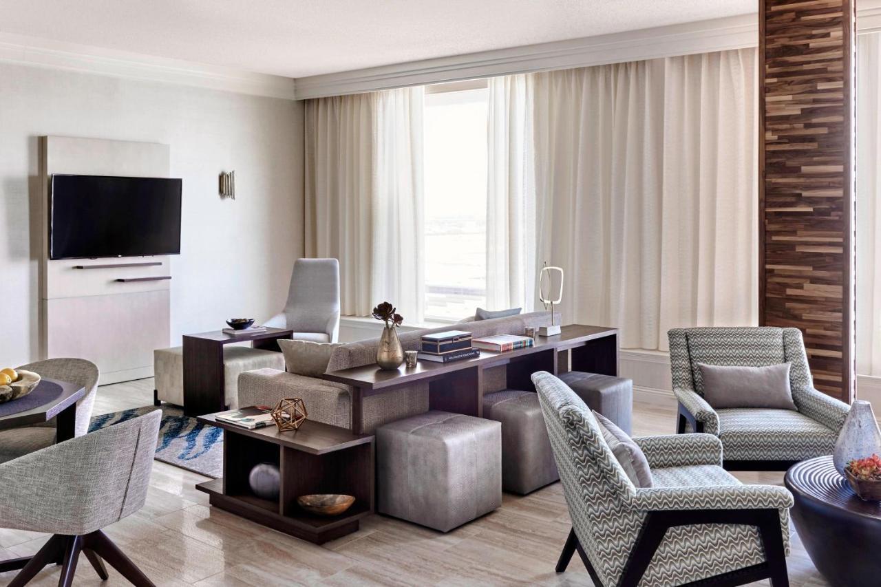 Angeles Airport Marriott Hotel 4*