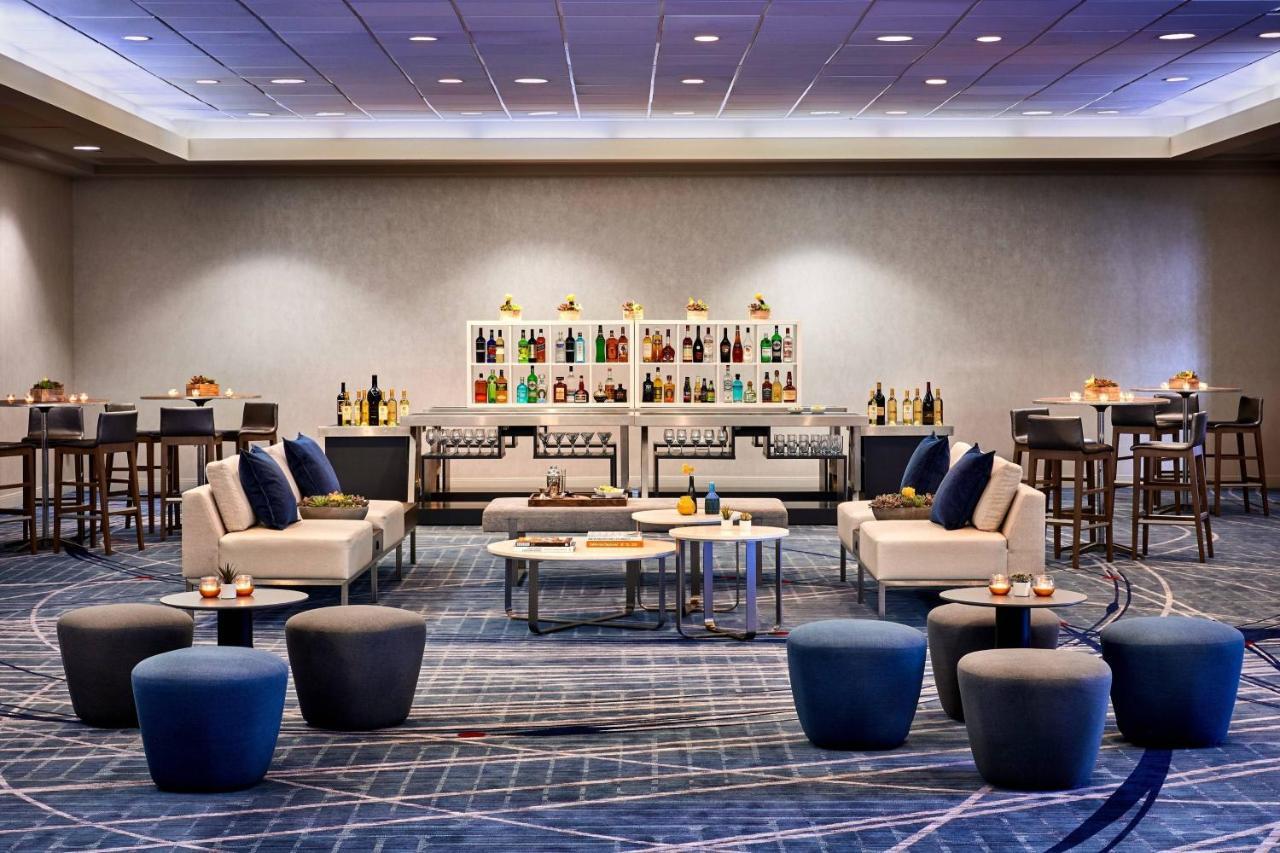Hotel Angeles Airport Marriott