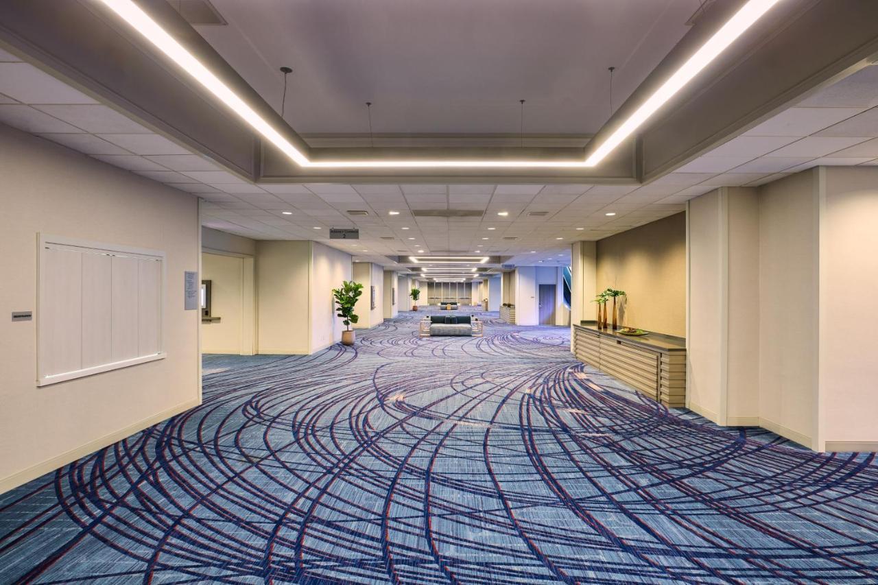 Angeles Airport Marriott Hotel 4*