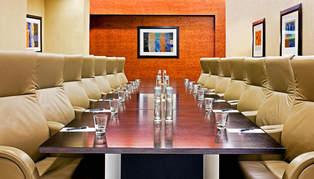 Angeles Airport Marriott Hotel 4*