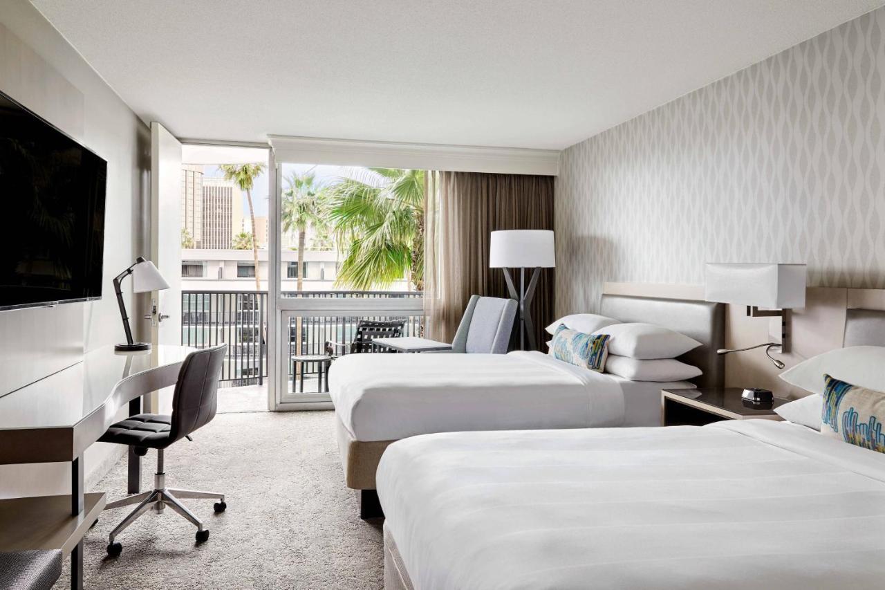 Angeles Airport Marriott Hotel 4*