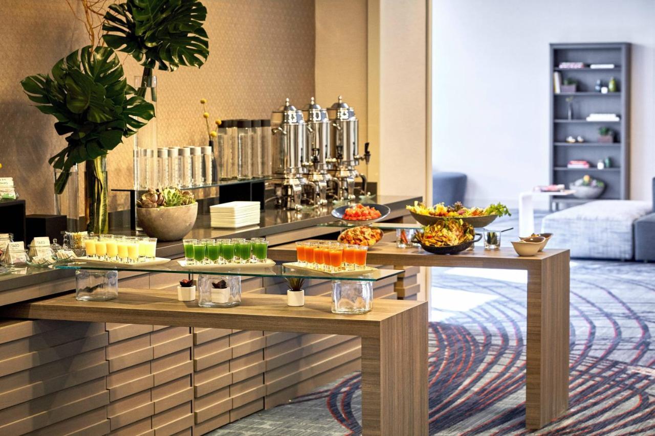 Angeles Airport Marriott Hotel 4*