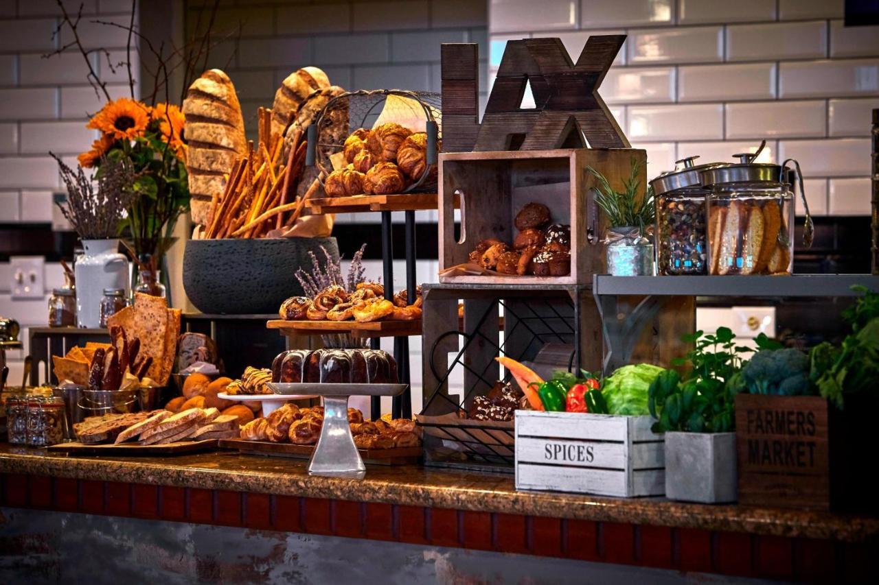Angeles Airport Marriott Hotel