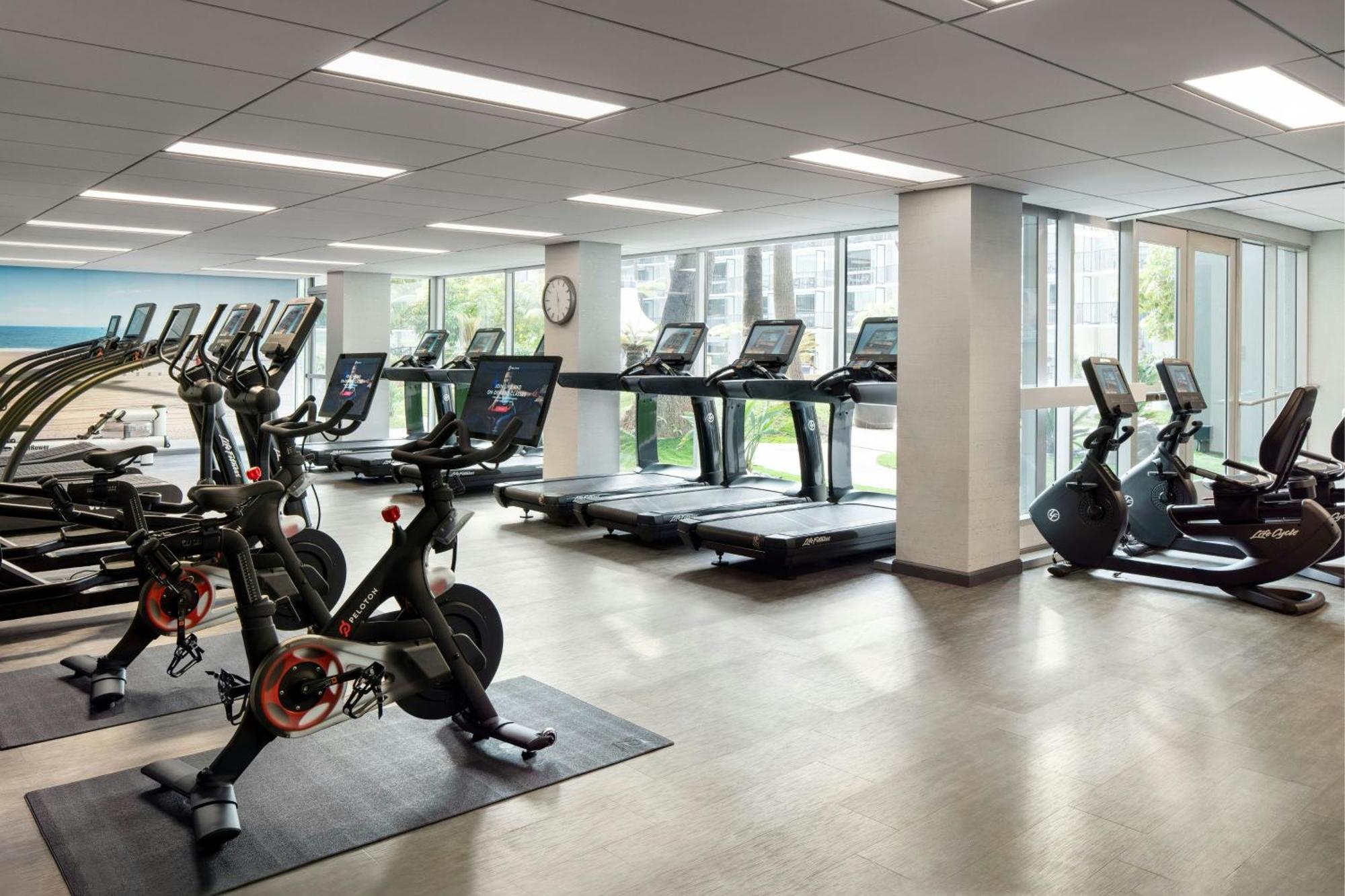 Angeles Airport Marriott Hotel 4*