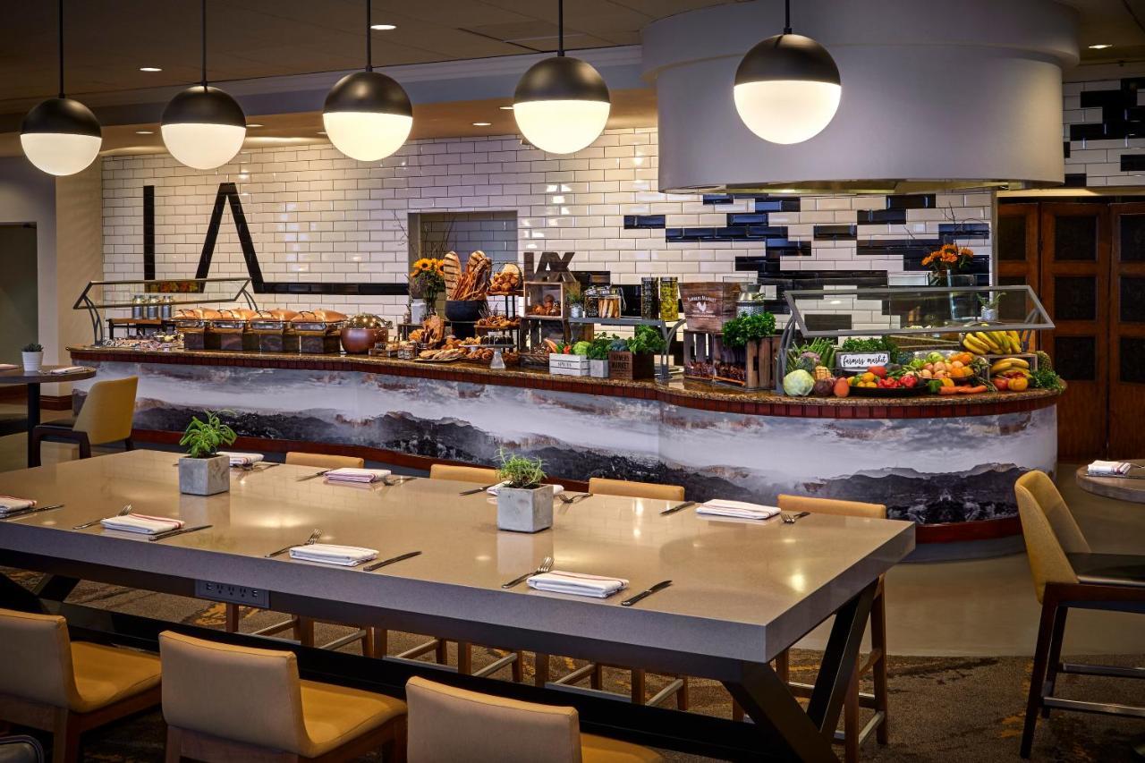 Hotel Angeles Airport Marriott 4*