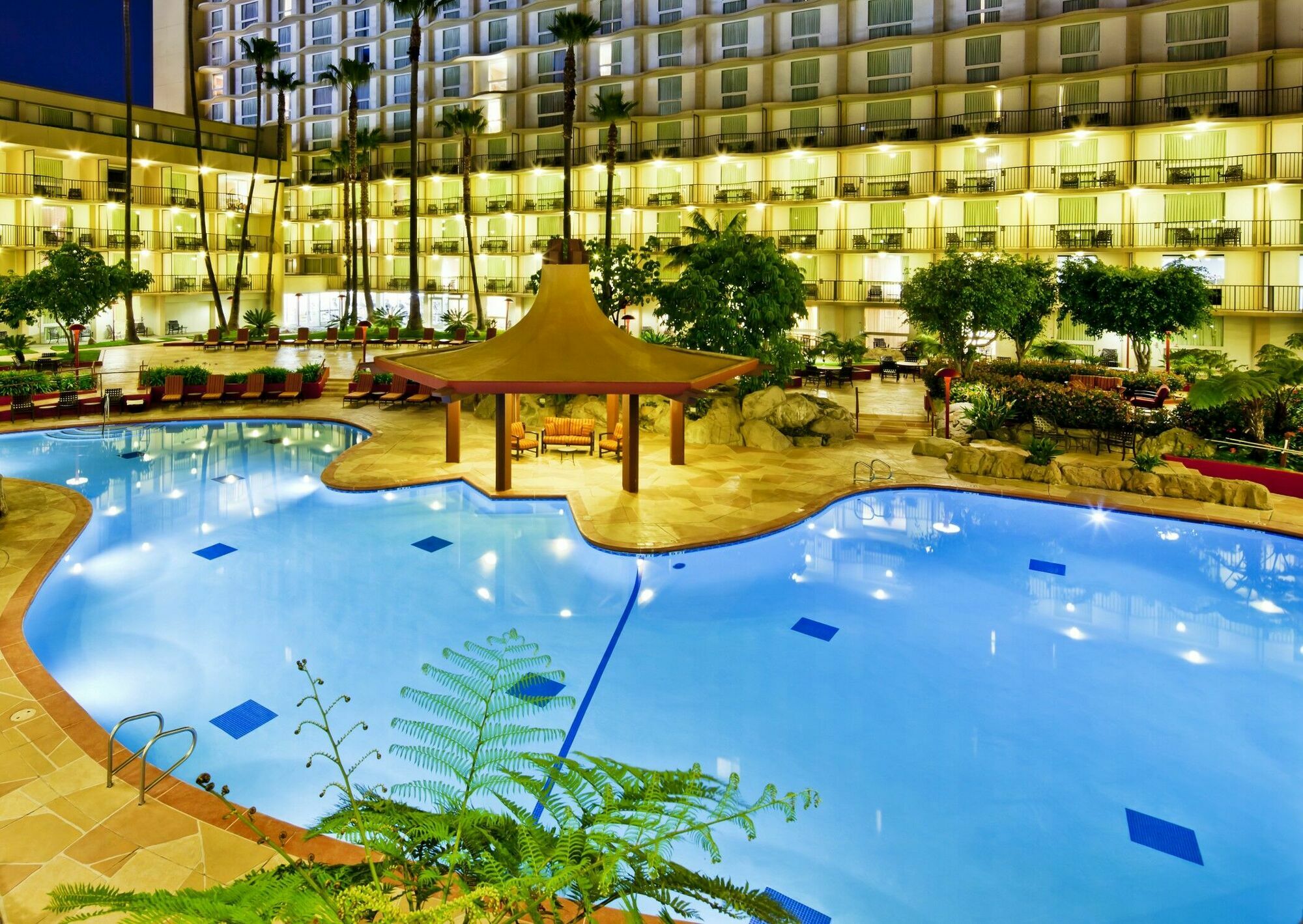 Angeles Airport Marriott Hotel 4*